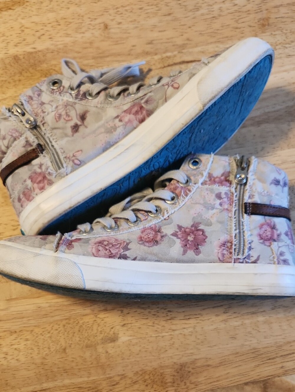 Blowfish Floral High-Top Sneakers in Beige and Pink - Picture 3 of 5